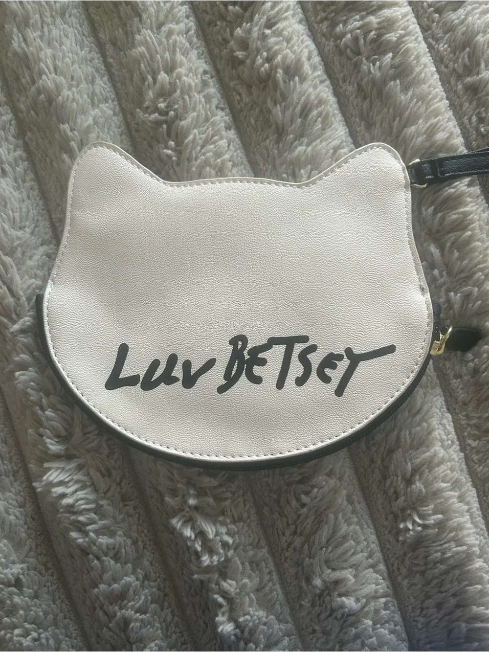 Luv Betsey by Betsey Johnson Cat Face wristlet | White Leopard Novelty Kitty Bag - Picture 2 of 4